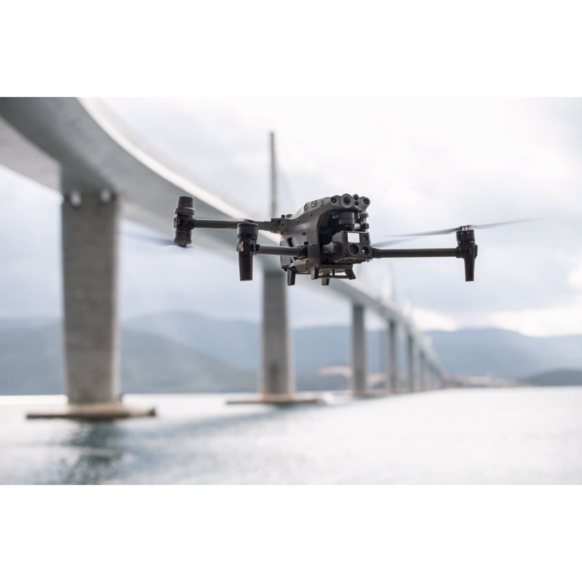 DJI Matrice M30T (ohne Akkus / inkl. 12 Monate DJI Care Enterprise Basic, 1x Maintenance)
